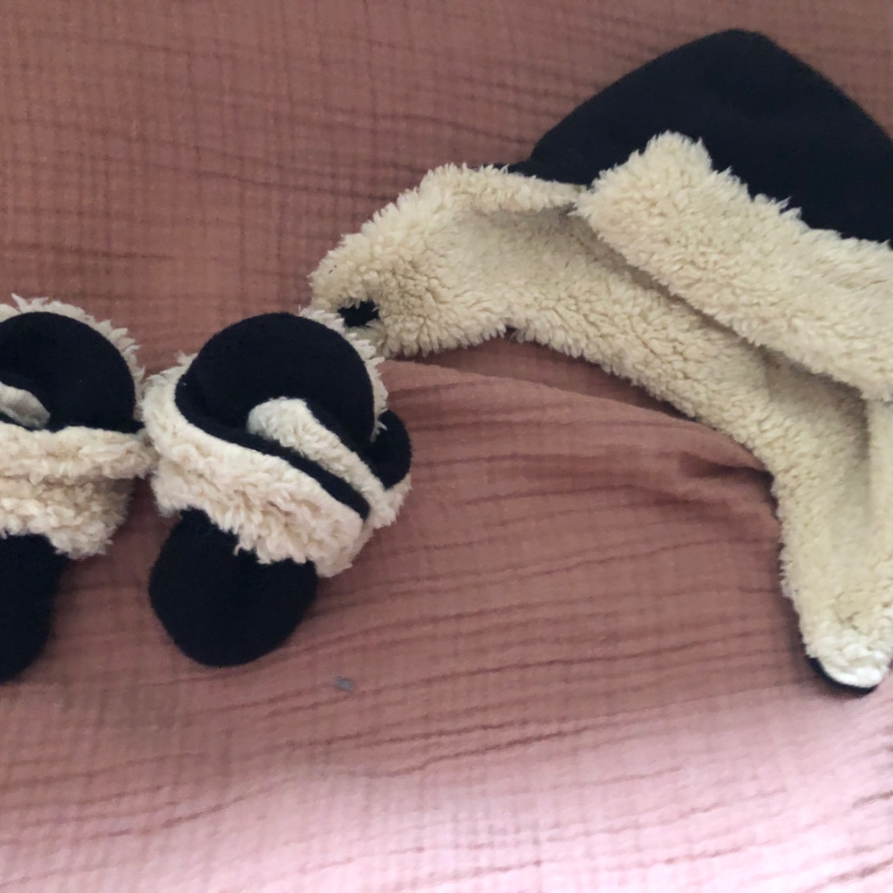 Zutano trapper hat and booties NEVER WORN